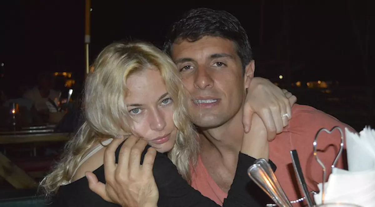 Laura Cosoi a mers cu iubitul pe o insulă exotică! Uite ce mult se iubesc cei doi! | FOTO