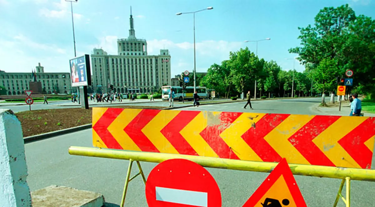 Vă rugăm, nu asfaltaţi! Se ouă păsările!