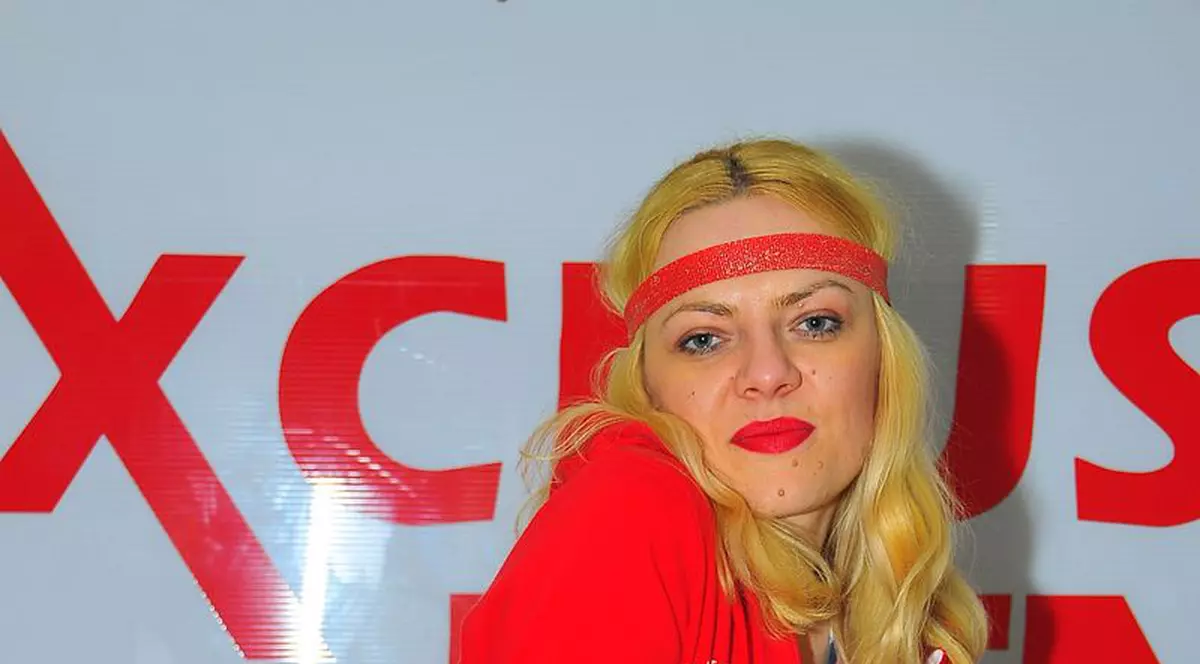 Rouge, show printre aparatele de fitness |FOTO