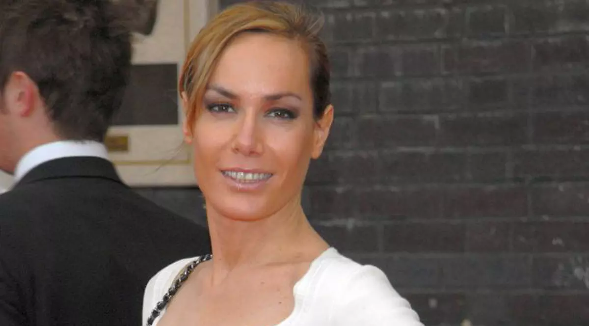 Prezentatoare TV din Marea Britanie, arestată pe aeroport din cauza pantofilor - FOTO