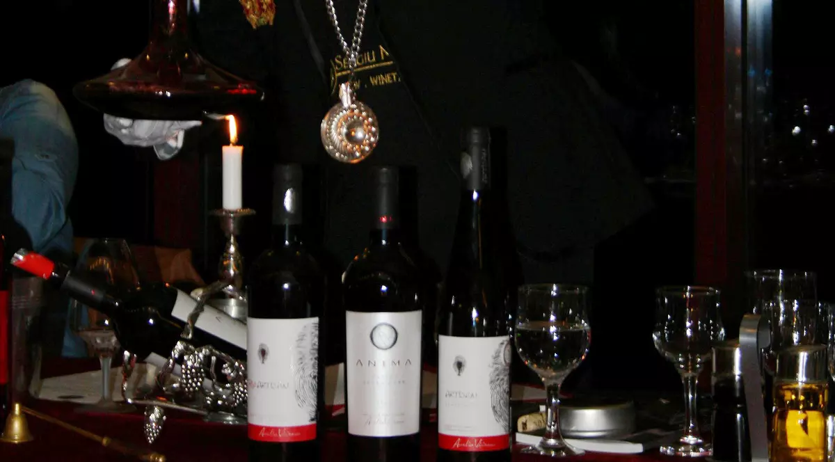 Învaţă să deguşti corect vinul 