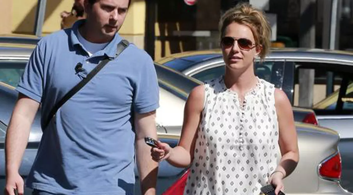 El este noul iubit al lui Britney Spears! Îţi place cum arată? | FOTO