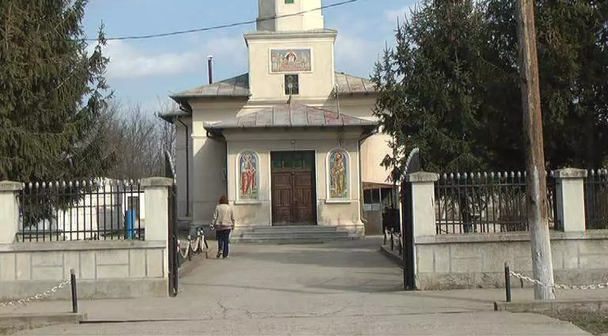 O capelă din Bucureşti, devastată de hoţii de fier vechi