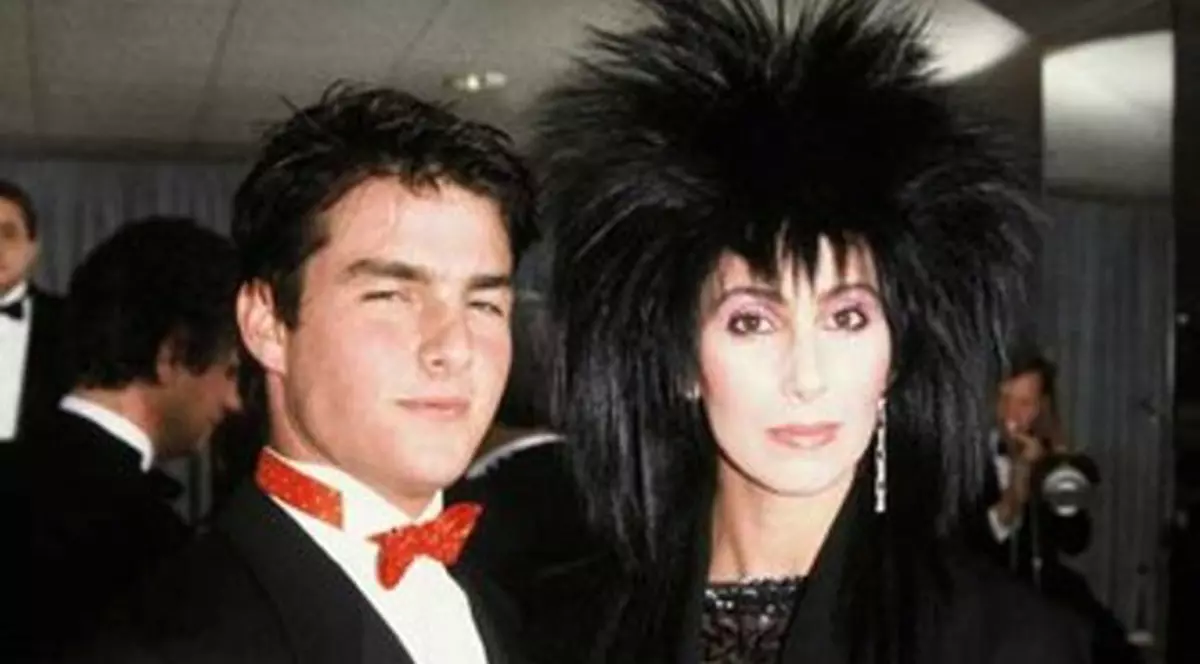 CHER, AMĂNUNTE PICANTE ÎN PREMIERĂ! S-a iubit cu Tom Cruise când el era un tinerel de 23 de ani!