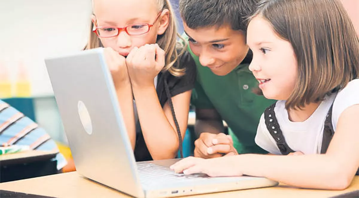 Finanțare de un milion de dolari pentru programul prin care părinții pot controla activitatea online a copiilor 