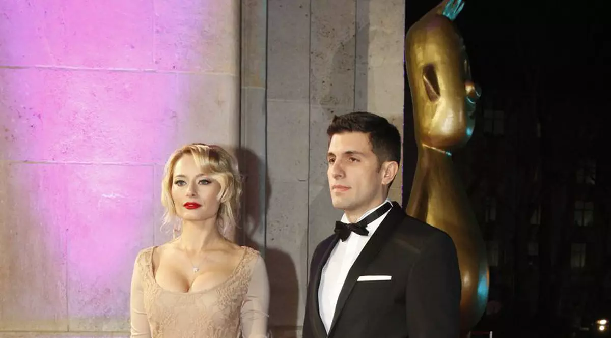 PREMIILE GOPO 2013 | Laura Cosoi și-a scos iubitul în lume! FOTO