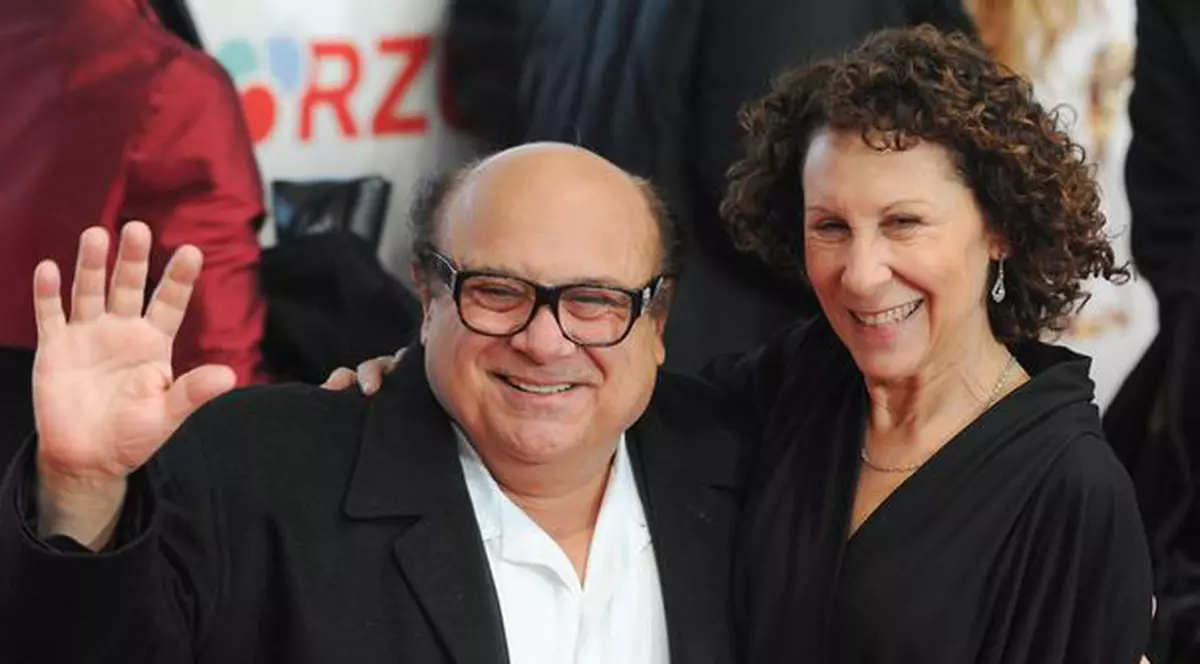 S-a răzgândit! Danny DeVito nu mai divorţează
