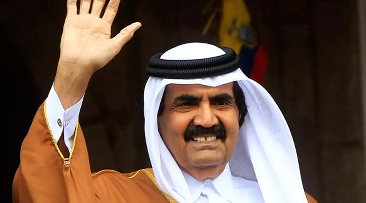 MEGAŢEAPĂ pentru emirul Qatarului! A cumpărat 6 insule greceşti, dar nu poate construi locuinţe mai mari decât WC-ul său!