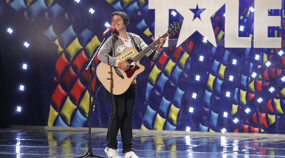 După Gigel Frone, la ”Românii au talent” a apărut Fronica. Crezi că seamănă?