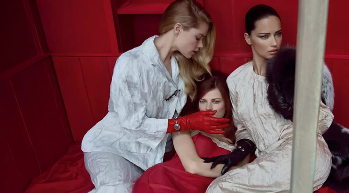 Cineva a făcut o glumă şi ele au crezut! Vezi ce BĂUTURĂ DEZGUSTĂTOARE folosesc manechinele pentru A-ŞI PĂSTRA RESPIRAŢIA PROASPĂTĂ!