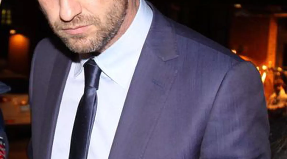 Iubitul Mădălinei Ghenea, fotografiat beat? | FOTO