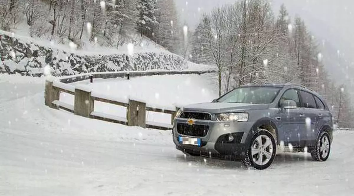 Iarna nu se lasă! Vezi lista drumurilor naționale cu circulație îngreunată