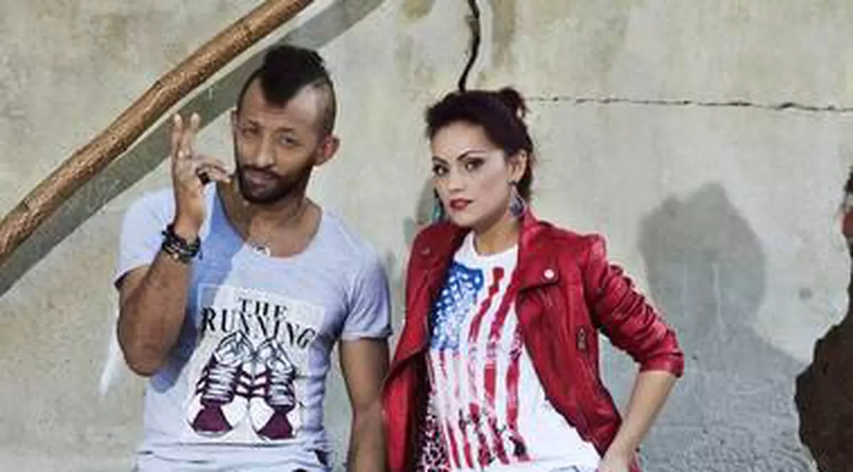 Kamara îi face toate mofturile soţiei sale. Află pe ce a dat 5.000 de euro | VIDEO