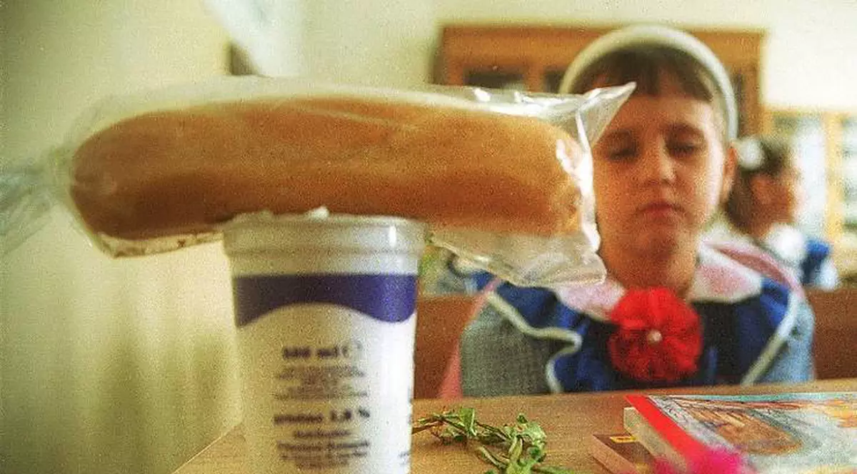 Guvernul renunță la programul «Cornul și laptele»