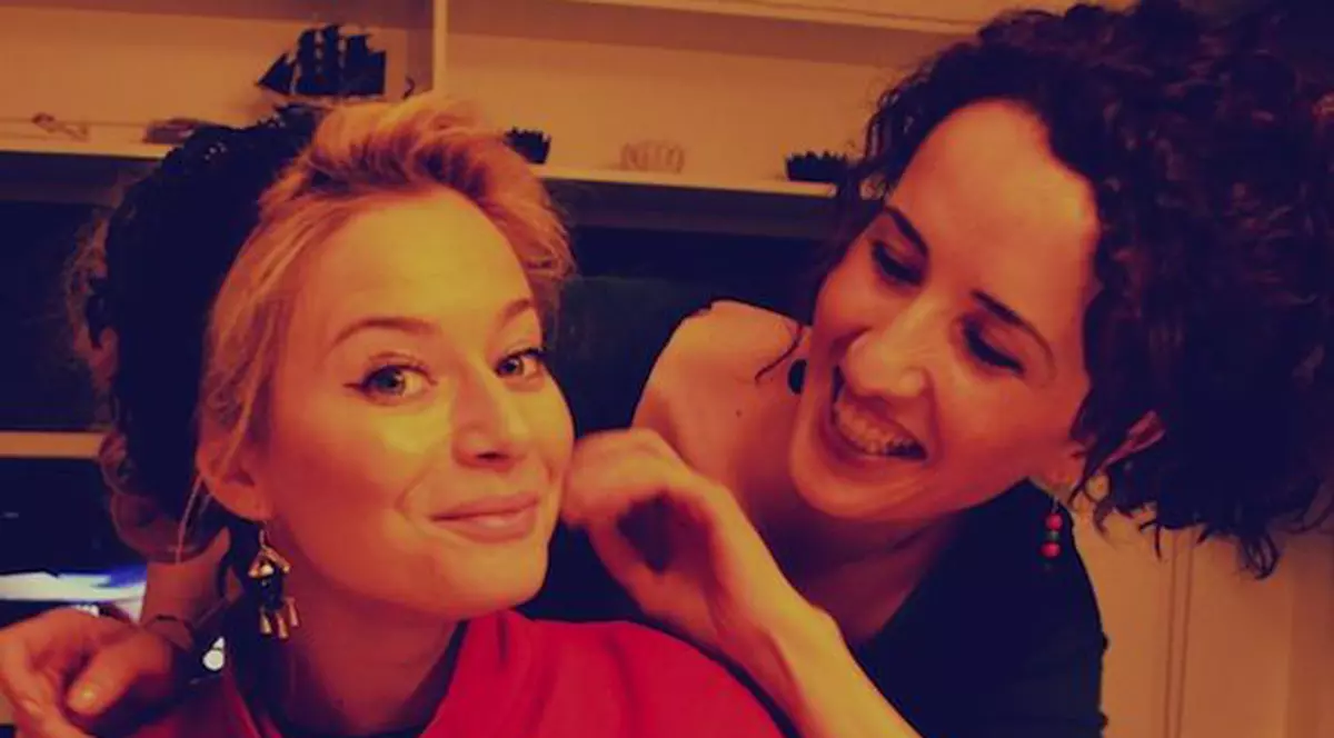 Te lingi pe degete! Uite ce tort cu mere a făcut Laura Cosoi! REȚETA&FOTO