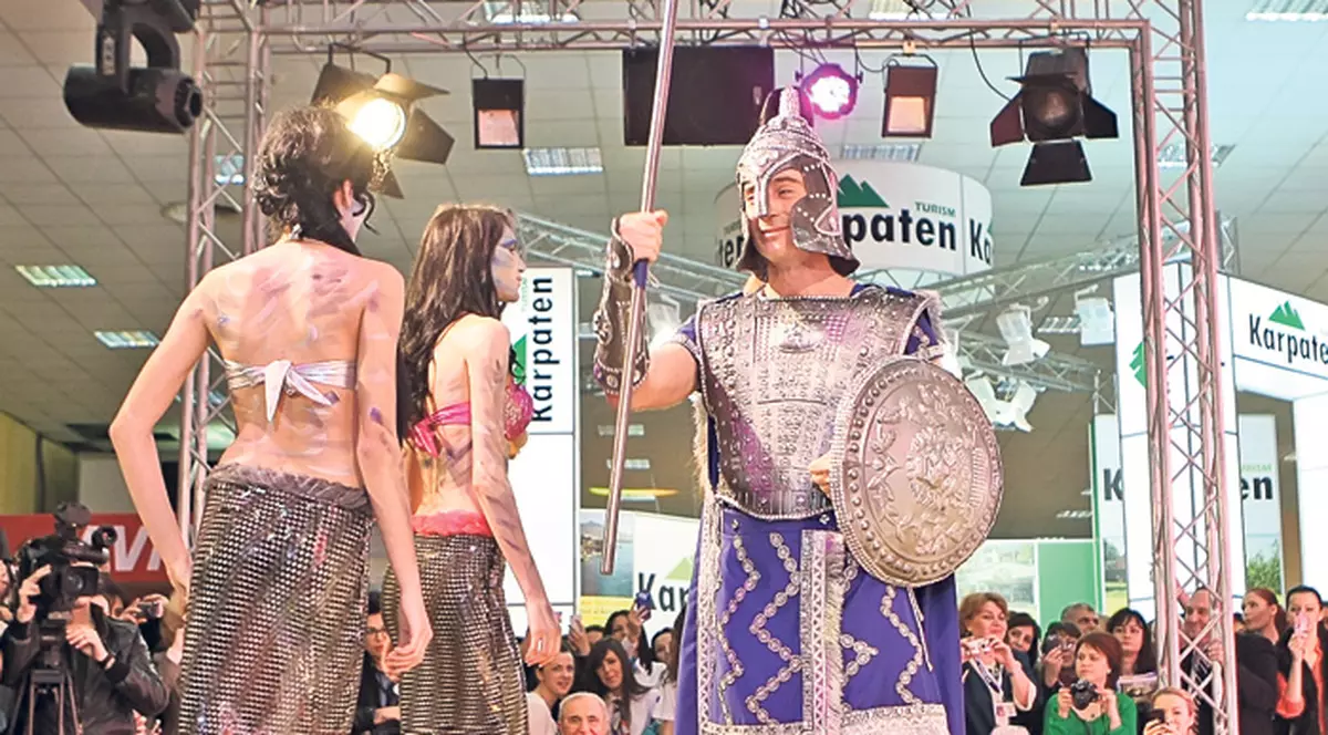 Radu Mazăre, personaj de carnaval. Uite CUM VREA PRIMARUL CONSTANŢEI SĂ PROMOVEZE LITORALUL ROMÂNESC