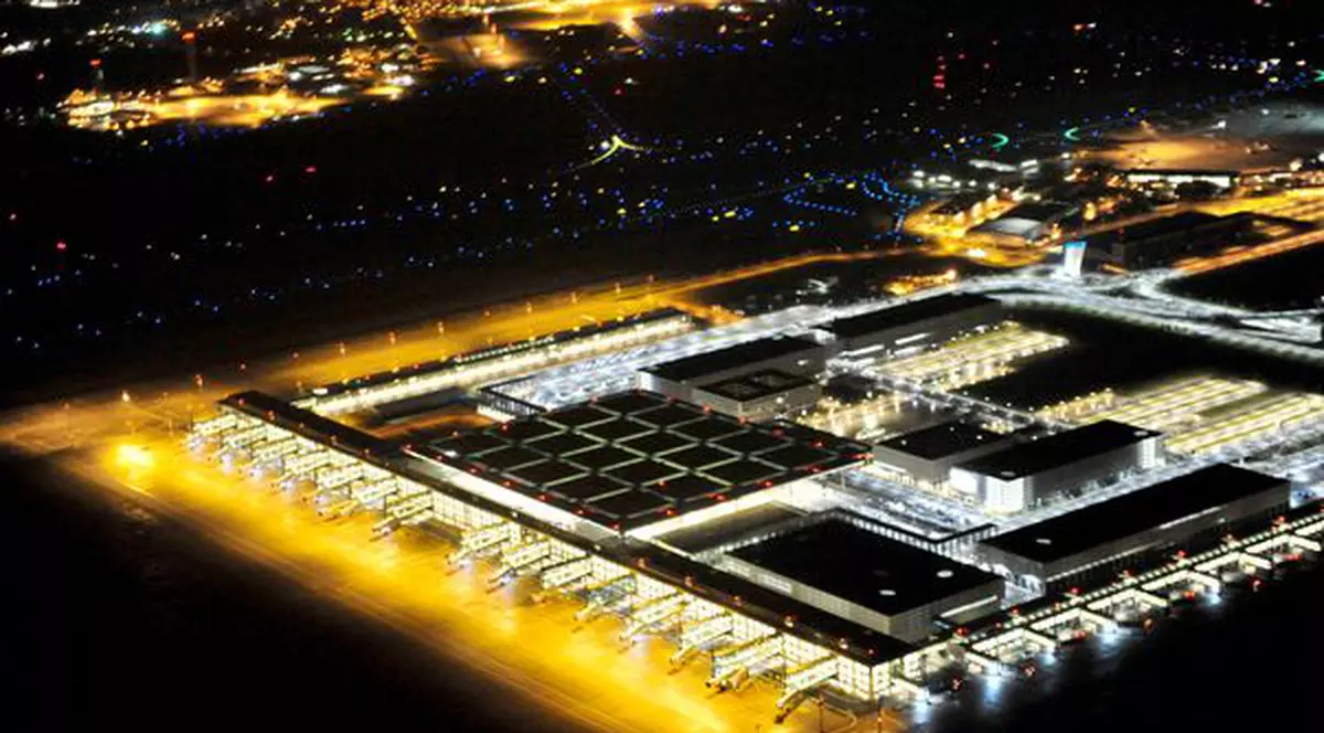 Se întâmplă şi la case mai mari! Nemţii au o problemă la aeroportul din Berlin: lumina nu poate fi stinsă NICIODATĂ