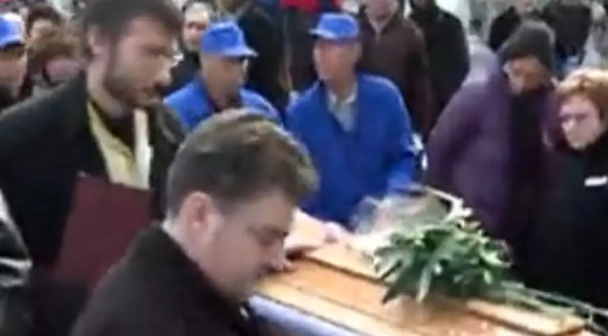 Mica, îngropată în aplauzele celor care au îndrăgit-o 