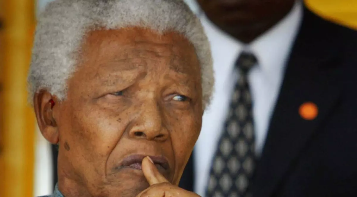 Fostul preşedinte sud-african Nelson Mandela, în vârstă de 94 de ani, a fost spitalizat 