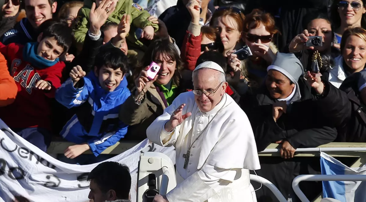 GESTUL IMPRESIONANT al PAPEI FRANCISC pentru DEȚINUȚII dintr-o închisoare cu MINORI! Vezi ce vrea să le facă!