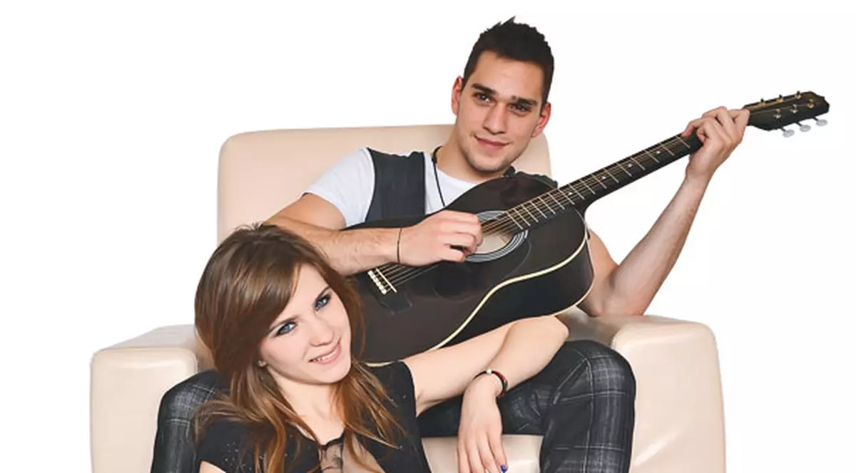 Criss şi Vlad, din «Pariu cu viaţa», împlinesc un an de când sunt împreună: «Am redescoperit sărutul pe ascuns»