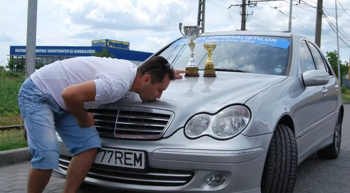 Polițist criminalist ”mort” după maşini