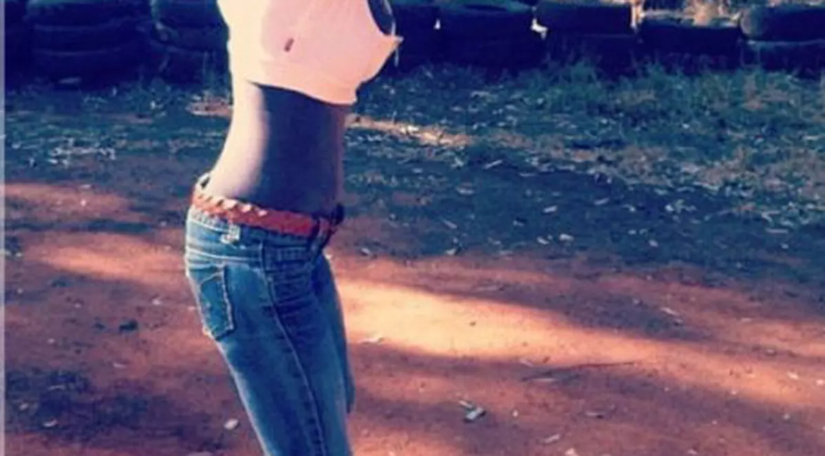 Şi-a anticipat moartea? Reeva Steenkamp şi-a postat pe Twitter înainte să moară o poză în care avea în mână o armă similară cu cea cu care a fost ucisă