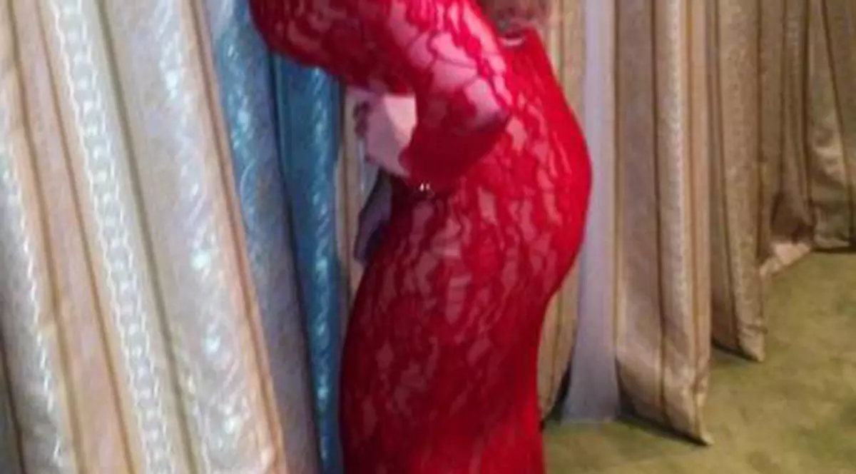 Roxana Nemeş nu lasă loc de interpretări: "La rochiţe NU SE POARTĂ LENJERIE"