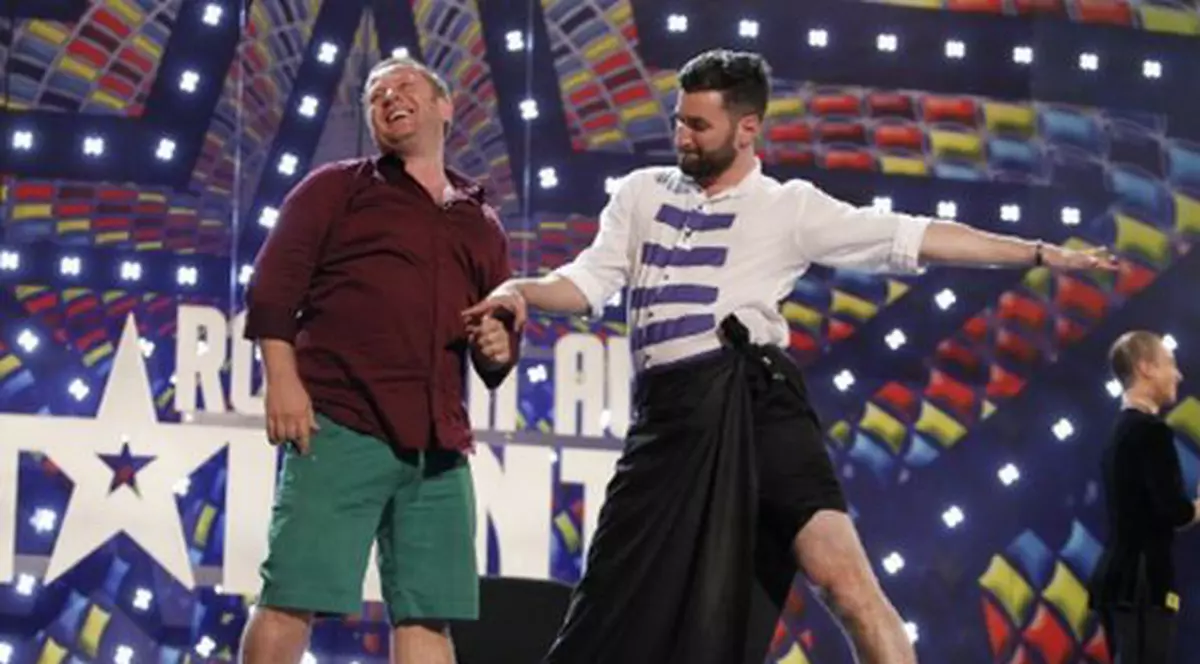 Smiley, graţios ca o lebădă! A devenit "partenera" de dans a lui Pavel Bartoş, la Românii au talent