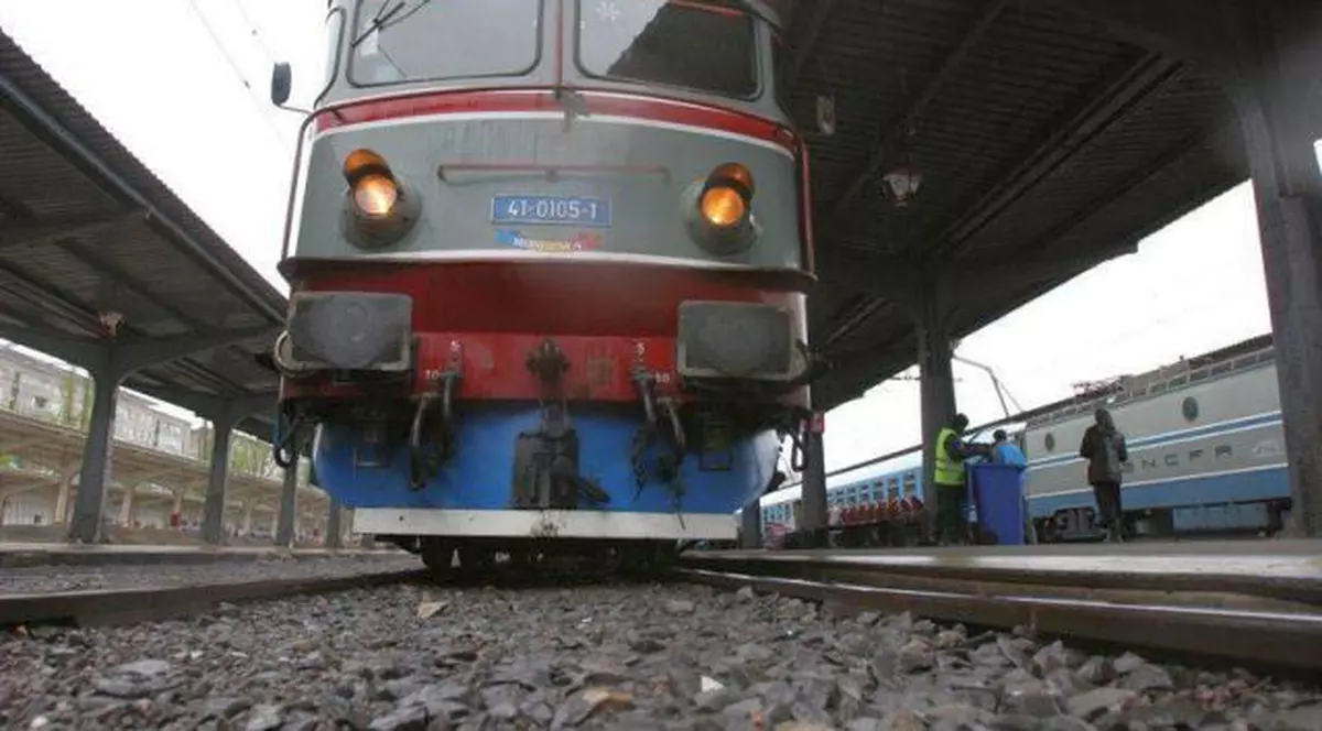 O fată de 12 ani din Lupeni a murit după ce a fost lovită de un tren 