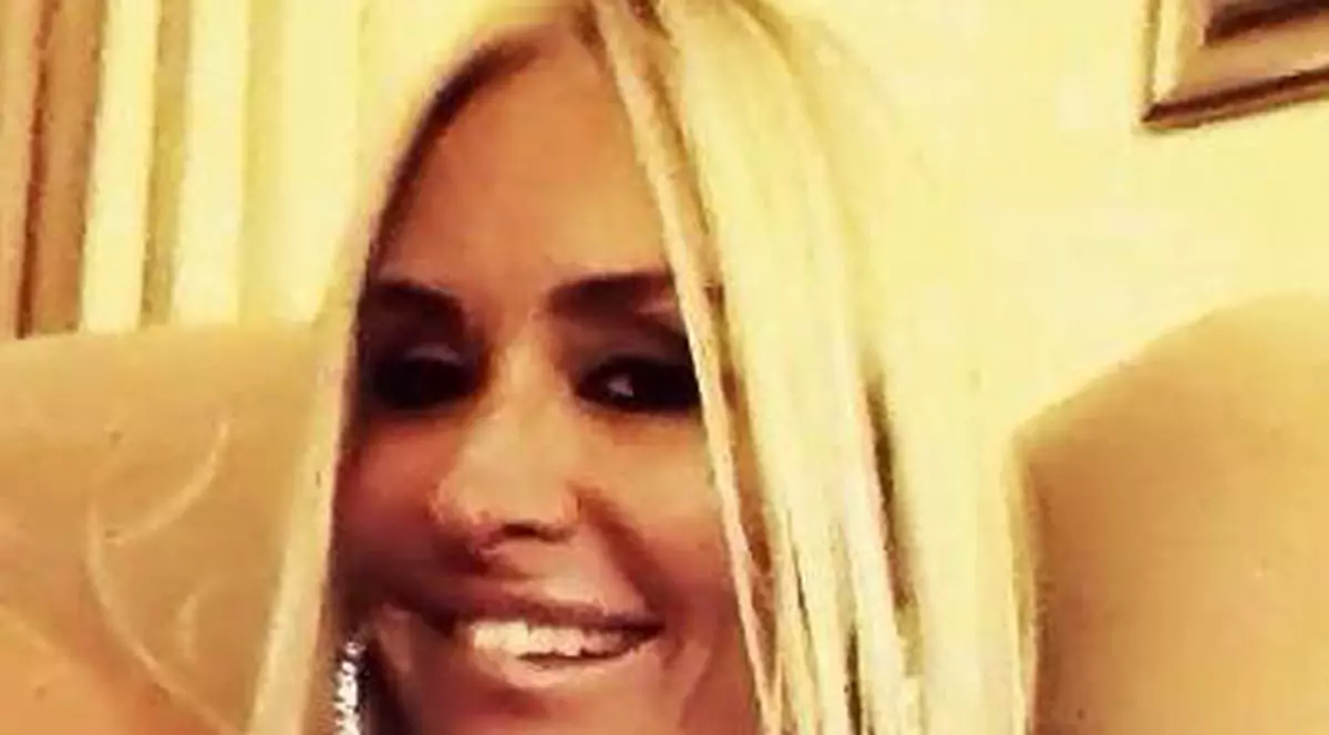 VICA lui PIŢI i-a înfierbântat rău pe bărbaţi. A apărut COMPLET GOALĂ pe FACEBOOK