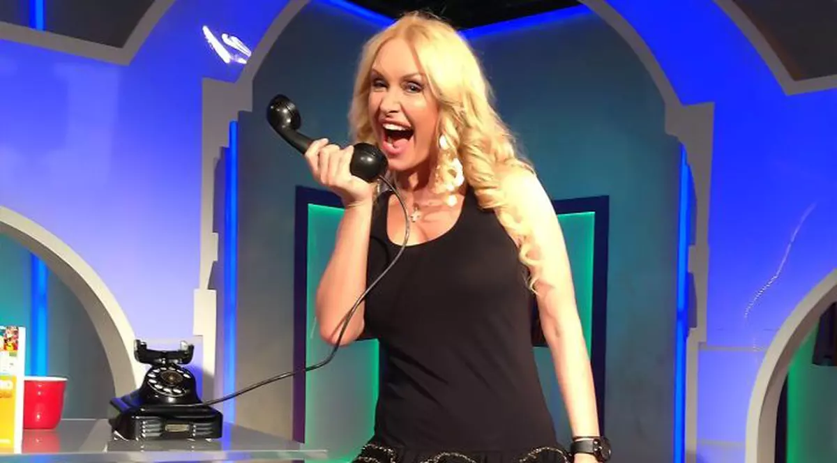 SCANDAL PE BANI GREI! Vezi cu cât SUNT PLĂTITE vedetele pentru A SE DA ÎN STAMBĂ la televizor!