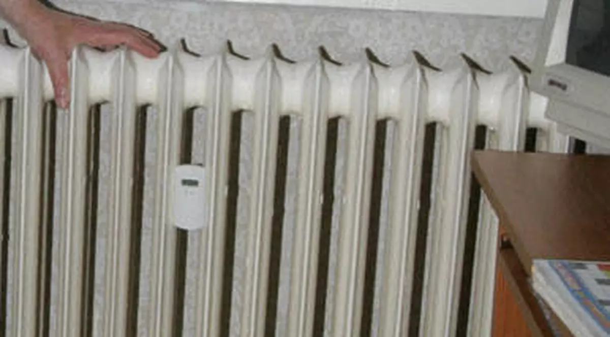 Veşti proaste! Oprescu anunţă că apa caldă, căldura şi biletele RATB s-ar putea scumpi