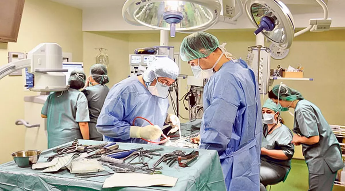 Premieră la Târgu Mureș! Chirurgii au extirpat un chist renal uriaș
