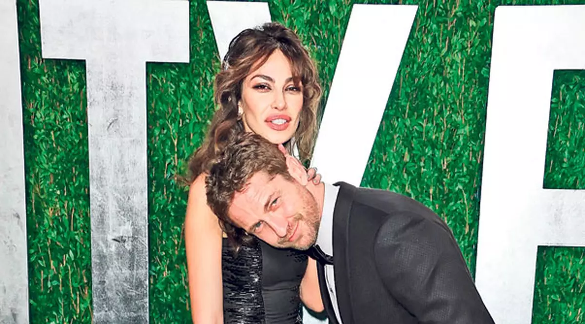 Românca Mădălina Ghenea a mărturisit că Gerard Butler e prima ei iubire adevărată: «Aş face şi acum un copil cu Gerry»