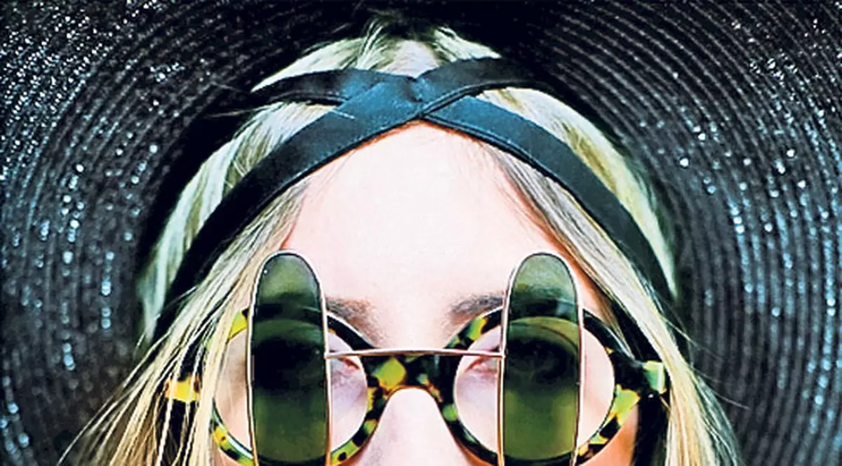 IULIA ALBU, aşa cum RAR ÎŢI ESTE DAT SĂ O VEZI! FOTO în articol