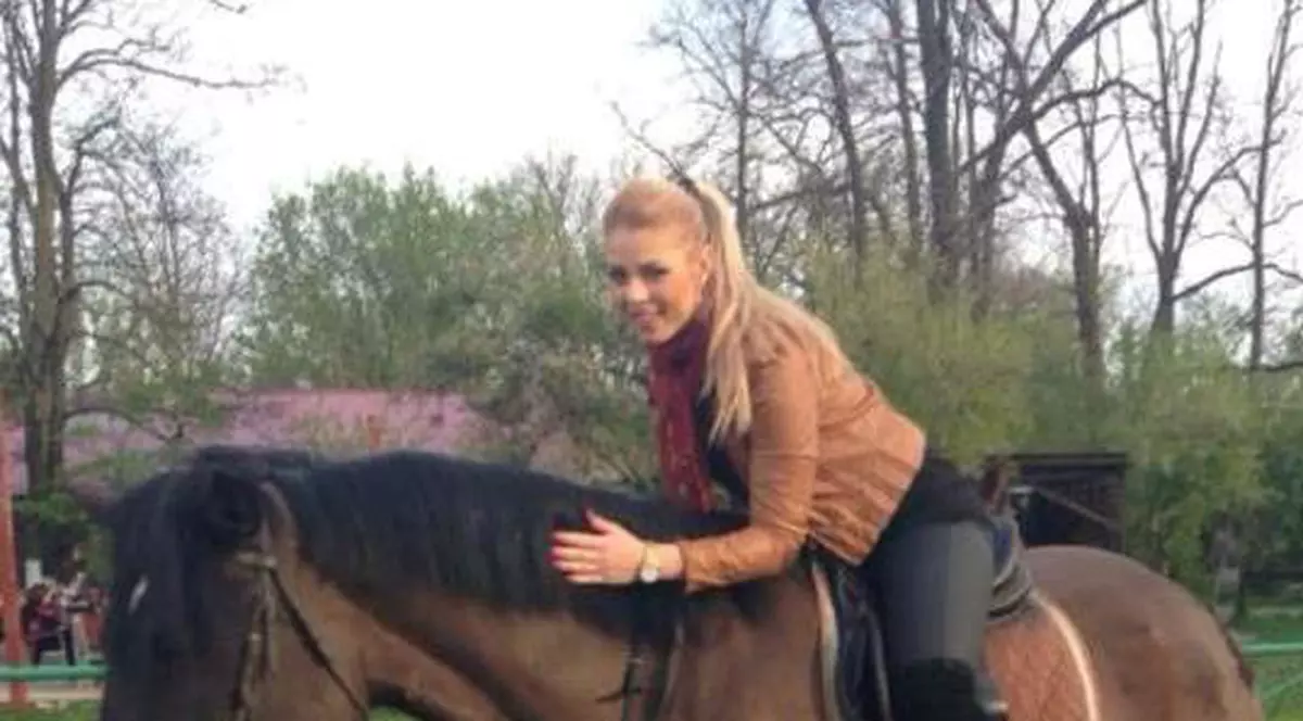 Roxana Nemeş, RĂSFĂŢATĂ de iubitul ei, Radu Groza, cu un CADOU DE MII DE EURO! I-a luat CAL din Olanda!