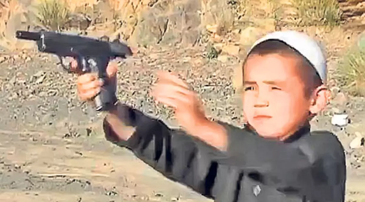 Învăţaţi să ucidă la doar 5 ani! Mulţi copii din Afganistan sunt antrenaţi încă de mici să devină martiri