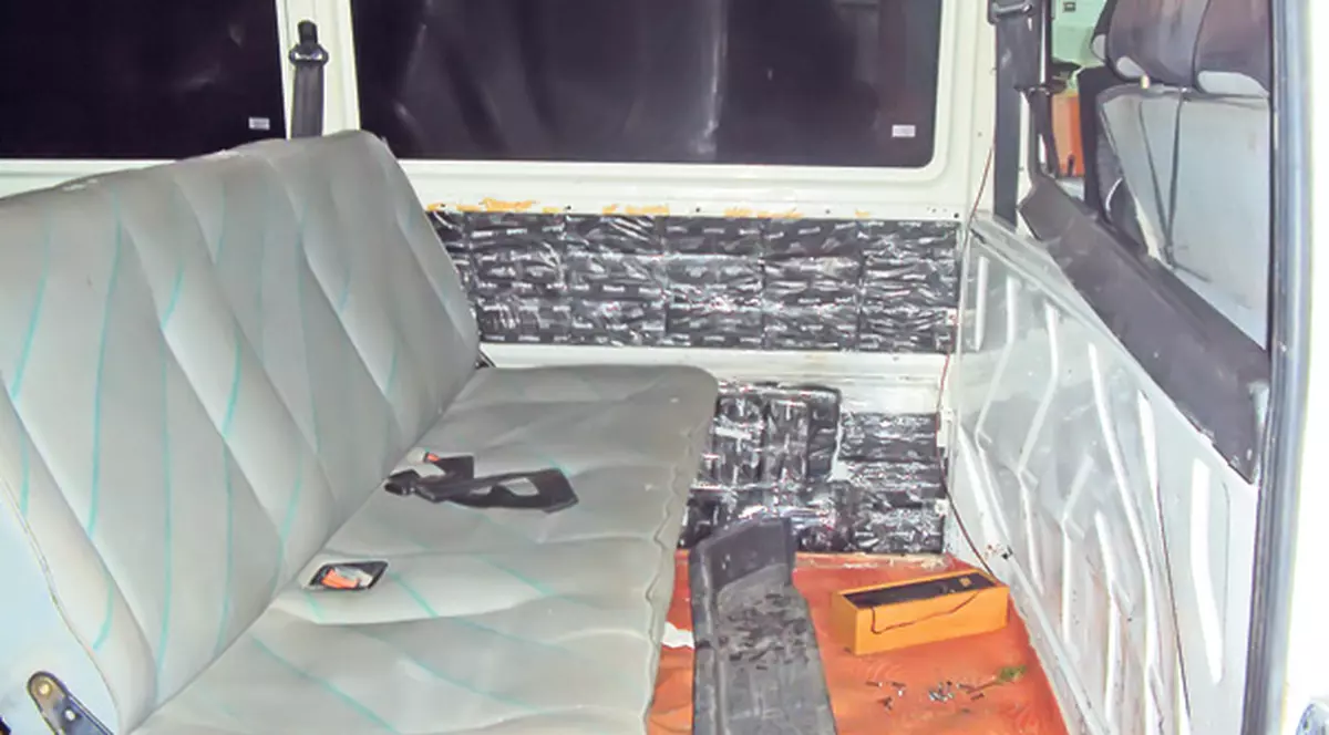 Au căptuşit duba cu heroină | Iată cum au încercat traficanţii să treacă neobservaţi cu 25 de kilograme de droguri!