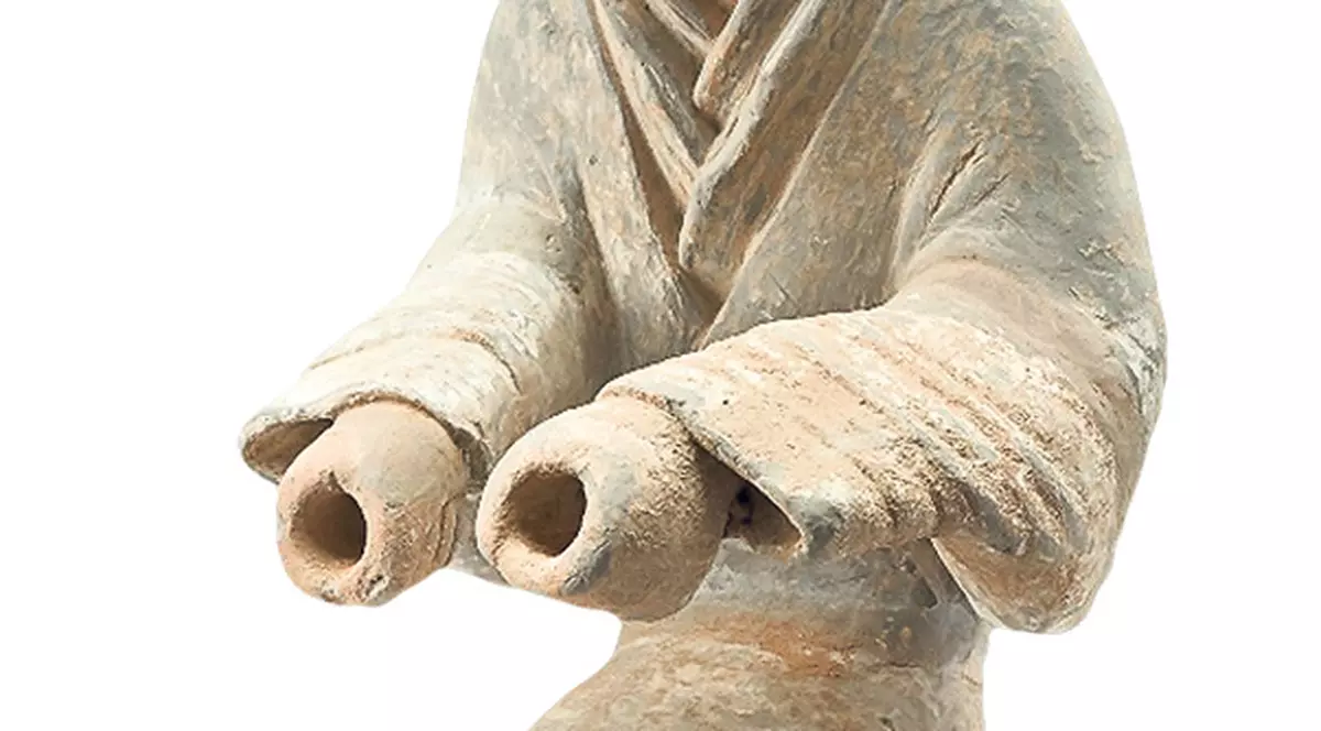 Plăteşti dublu ca să nu stai la coadă la «Comorile Chinei»