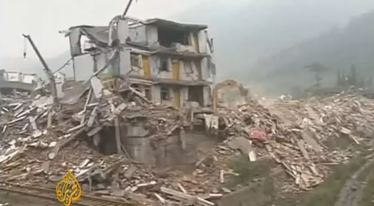 CUTREMUR DEVASTATOR în China: cel puţin 100 de morţi şi 2.000 de răniţi | VIDEO