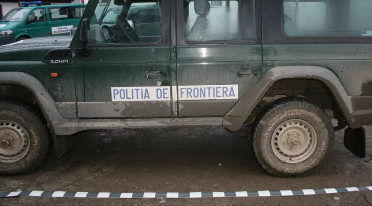 Război în miez de noapte pe uliţele unui sat sucevean. Poliţişti de frontieră au fost atacaţi cu pietre de contrabandişti