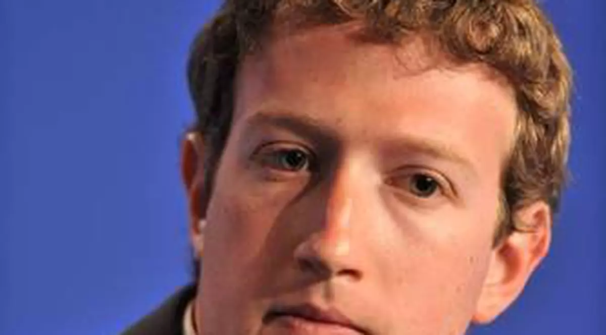 Comportament de miliardar excentric? Vezi ce salariu ŞOCANT va primi Mark Zuckerberg în 2013
