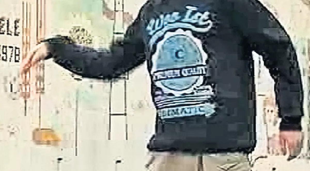 România dansează | Un tânăr din Videle s-a antrenat... la concursuri de Miss