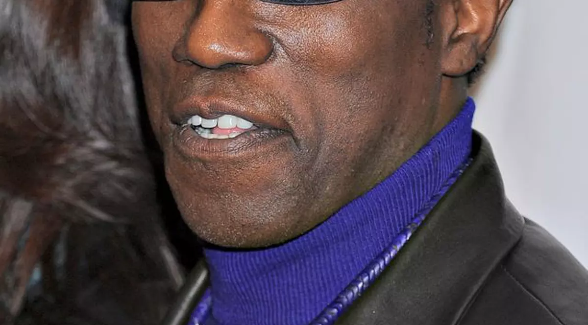 Wesley Snipes a ieșit din închisoare, dar nu este liber