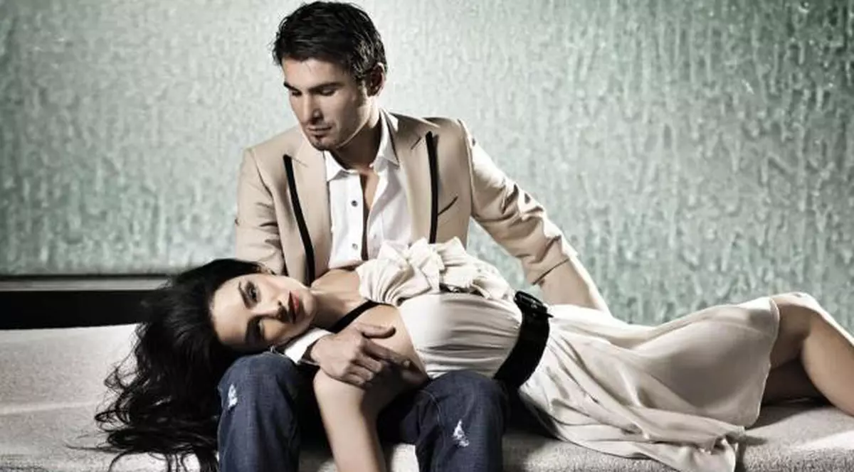 DEZVĂLUIRI ULUITOARE! Adrian Mutu s-a luptat pentru soţia lui în restaurantul lui Roberto Cavalli! Reacţia designerului: "ÎL IUBESC"