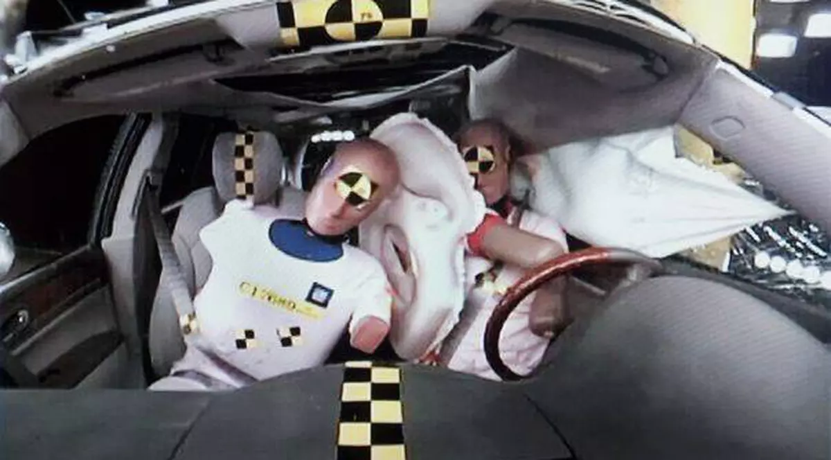 Peste 3 milioane de automobile Toyota, Honda și Nissan ar putea avea probleme cu airbag-urile 
