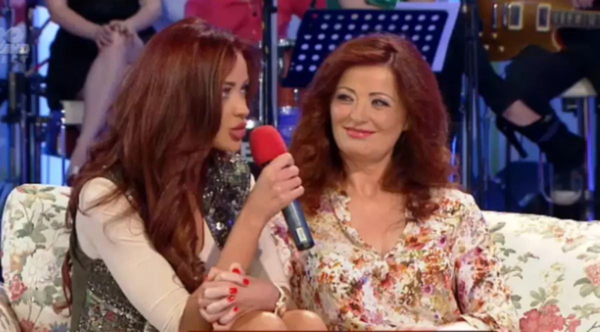 Bianca Drăguşanu ÎL VREA NAŞ PE MĂRUŢĂ şi MĂRTURISEŞTE: "Am spus: MAMĂ, CRED CĂ SUNT ÎNSĂRCINATĂ!". Uite ce confidenţe a făcut iubita lui Victor Slav