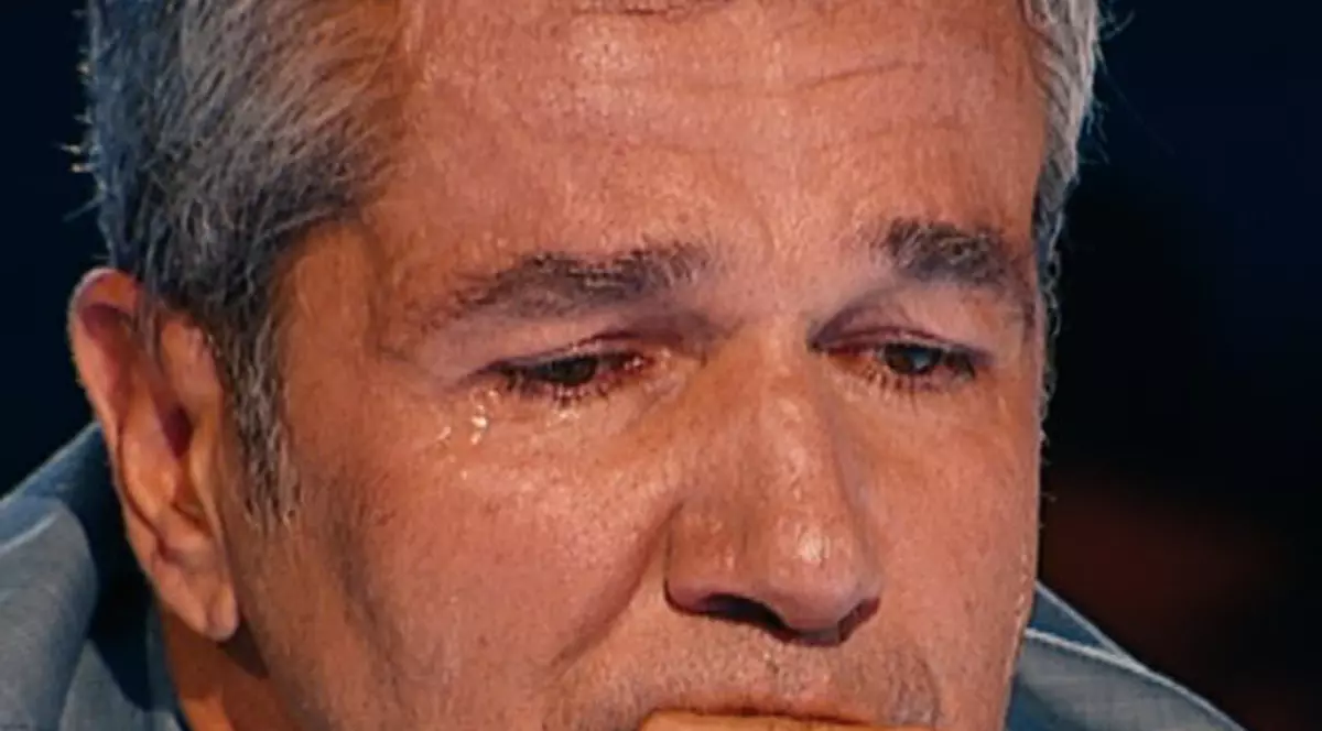 Dan Bittman, luat de acasă cu ambulanţa şi operat de urgenţă