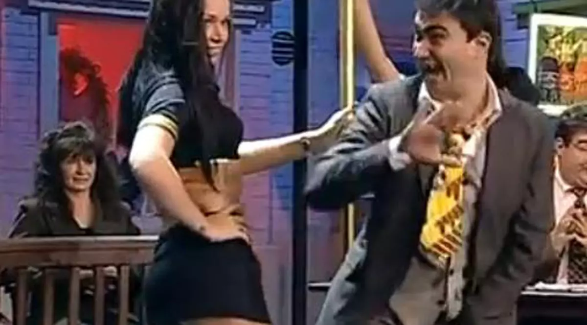 IMAGINI INCENDIARE cu NOUA CASNICĂ de la MASTERCHEF! Uite cum îi DANSEAZĂ LUI BENDEAC, în PORTJARTIER și cu DECOLTEUL la VEDERE! VIDEO